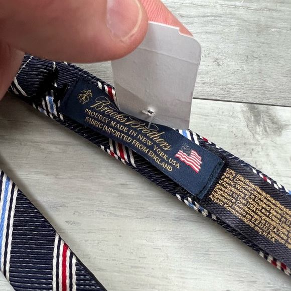 Brooks Brothers NWT Navy w/ White, Red & Blue Stripe Bowtie - Picture 5 of 5